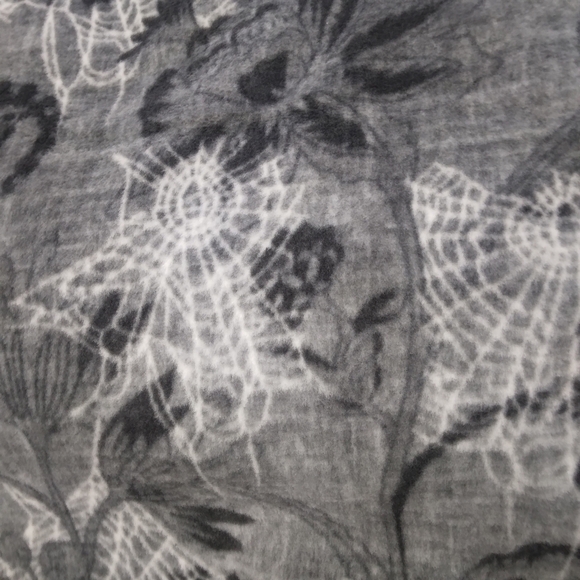 FABRIC Mid Wgt Soft HAND fleece In Spooky Webs Floral, The Last Off The Bolt - Picture 3 of 12